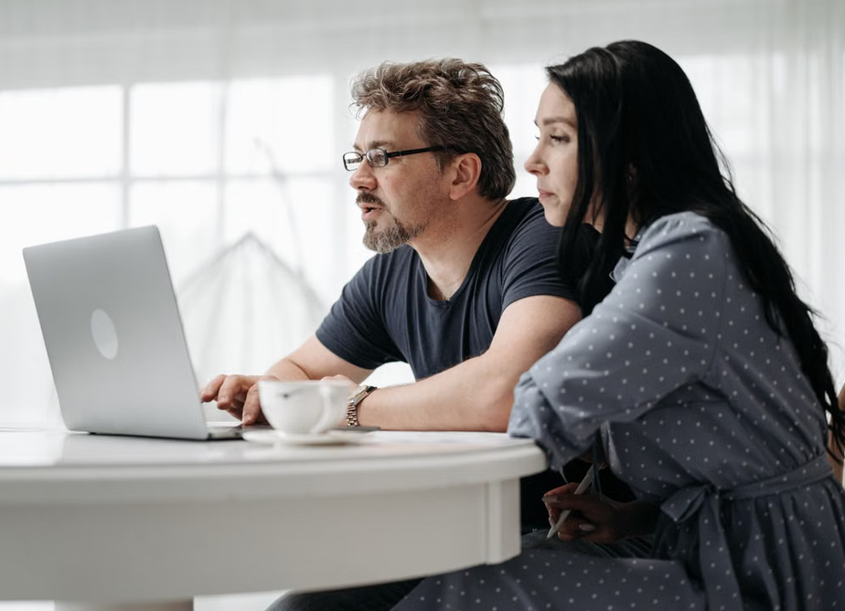 The Retirement Mistakes People Make in Their 40s (And Why No One Talks About the Emotional Ones)